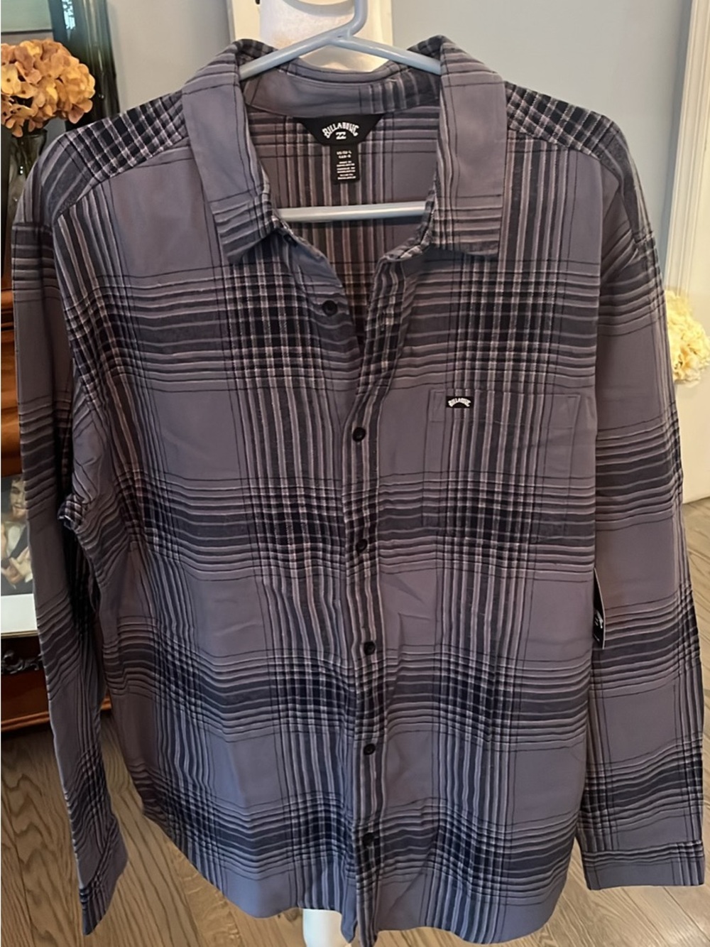 Billabong Men's Gray and Black Plaid Button-Up Shirt
